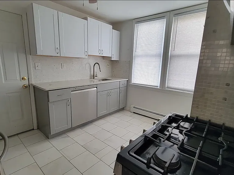 39 Alden St — Photo 6