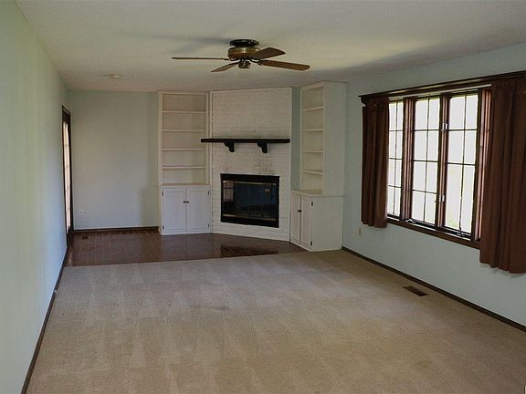 5th image of 733 N Hilltop Dr