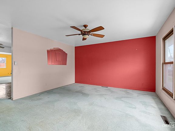 3rd image of 795 Laurel Dr