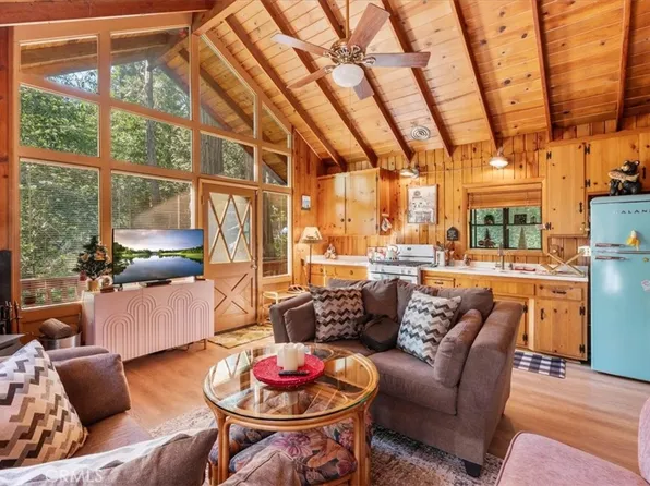 697 Mormon Springs Rd, Crestline, CA 92325