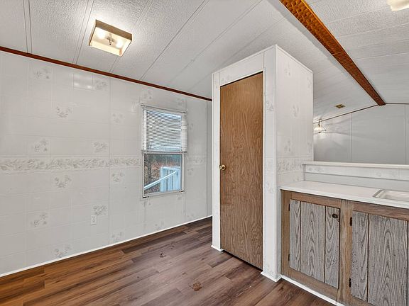4th image of 491 Chapman Rd #42