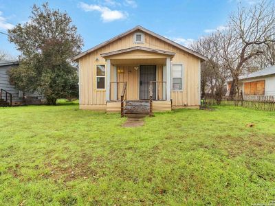 407 Sabine St, Lockhart, TX, 78644