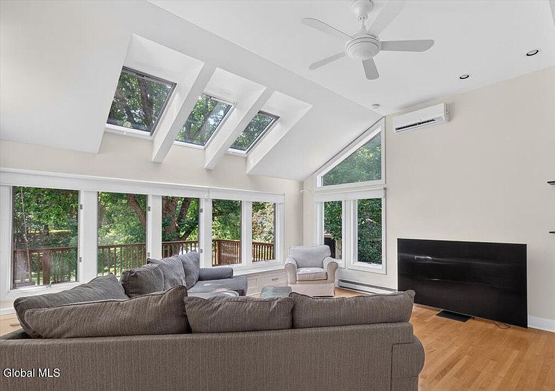 5th image of 2368 Rosendale Road