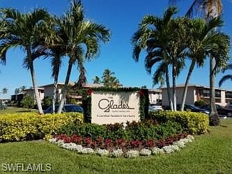 1st image of 272 Palm Dr APT 6