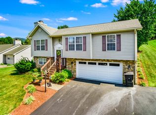 5277 Crumpacker Dr, Roanoke, VA 24019