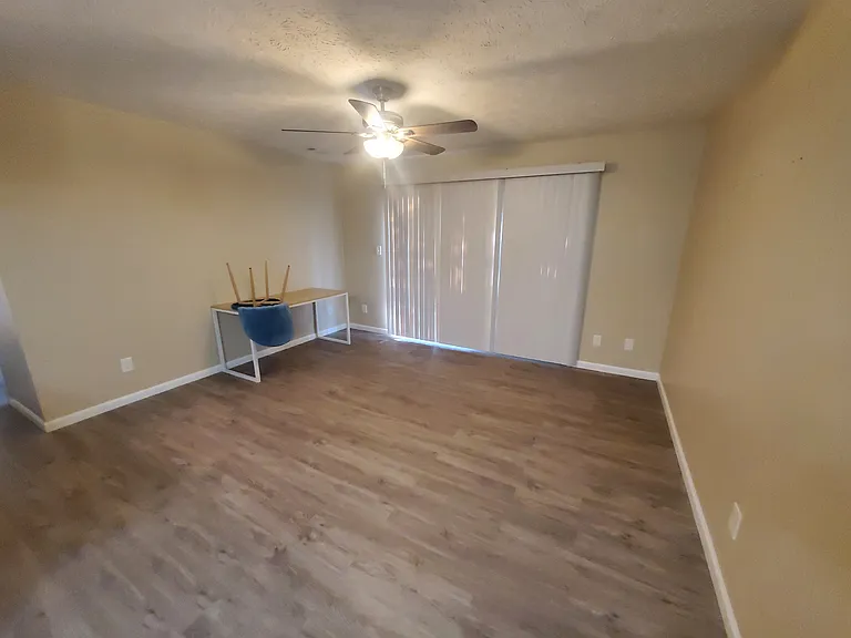 87 Wells Ct — Photo 2
