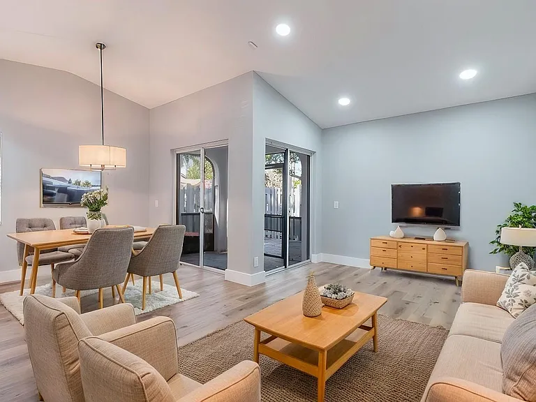 1579 Springside Dr — Photo 3
