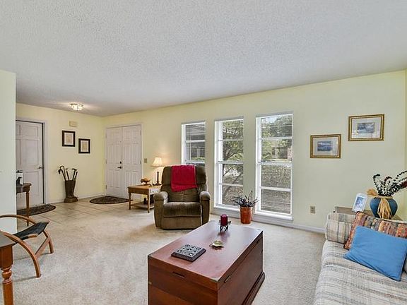 3rd image of 1824 Lake Hill Cir