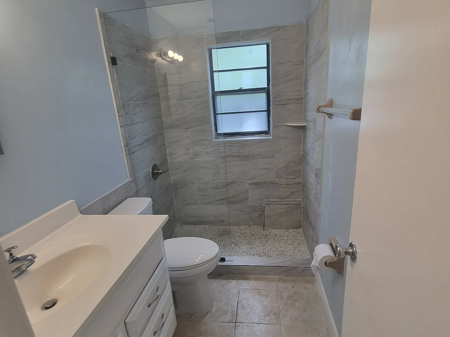 2 bed, 840 sqft, $1,250 — Photo 2