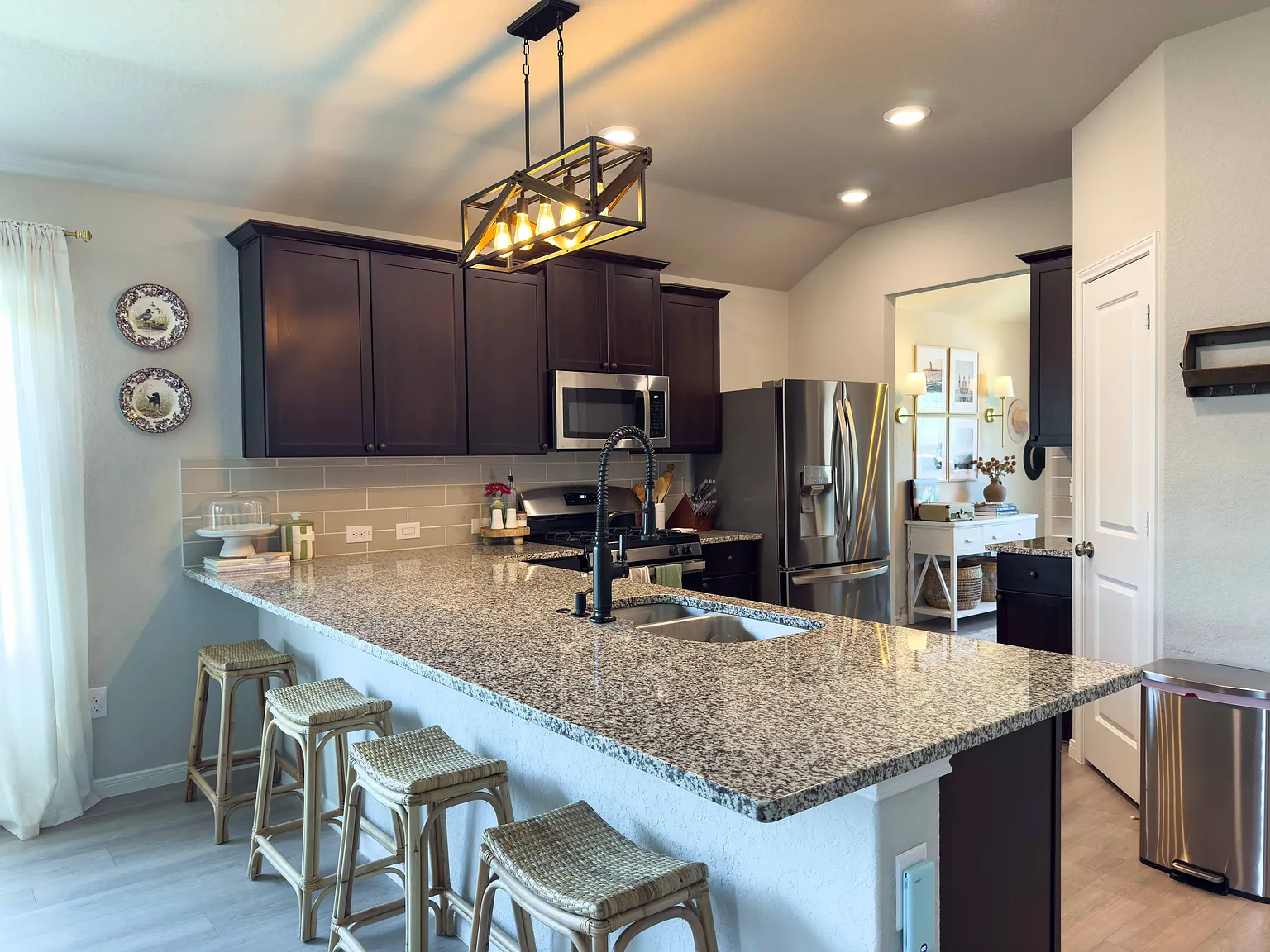 3 bed, 1645 sqft, $1,800 — Photo 2