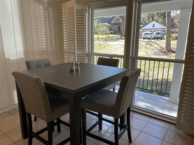 370 Herrington Dr NE — Photo 3