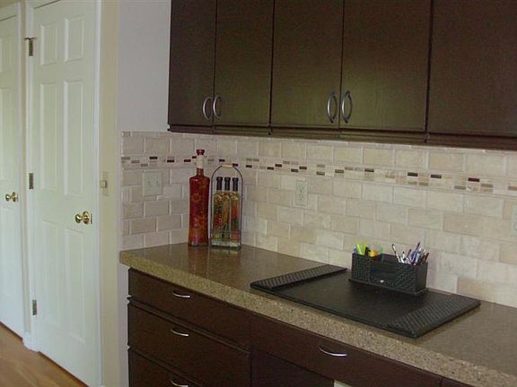 4th image of 7131 Foxview Dr