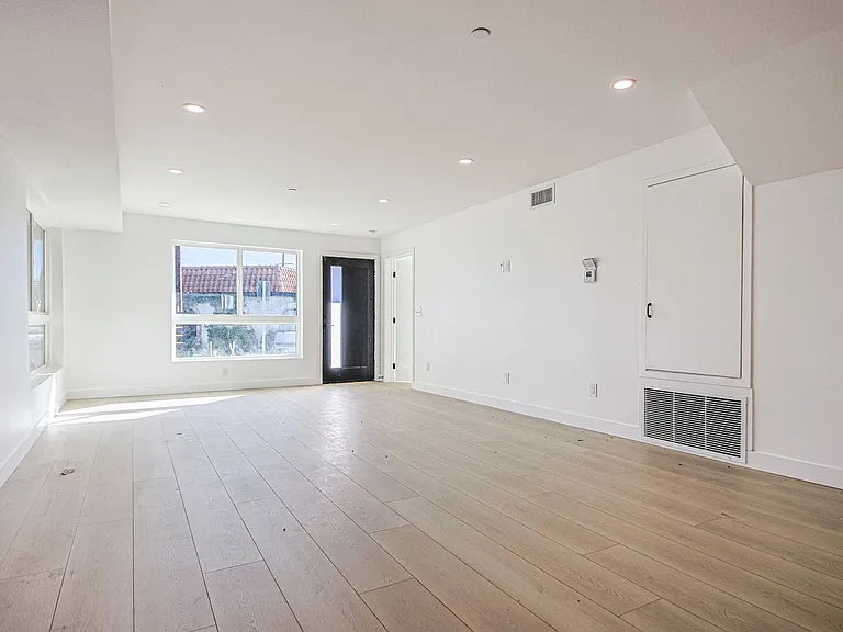 5709 Auckland Ave — Photo 18