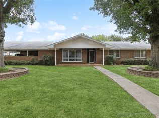 809 W Spring Ave, Checotah, OK 74426