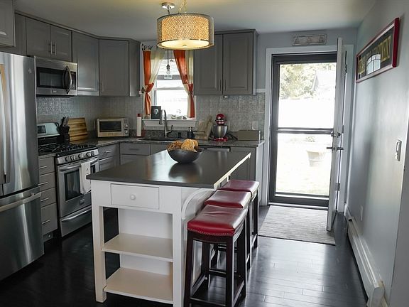 3rd image of 16 Dartmouth St
