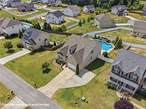 284 Ironwood Dr, Thomasville, NC 27360
