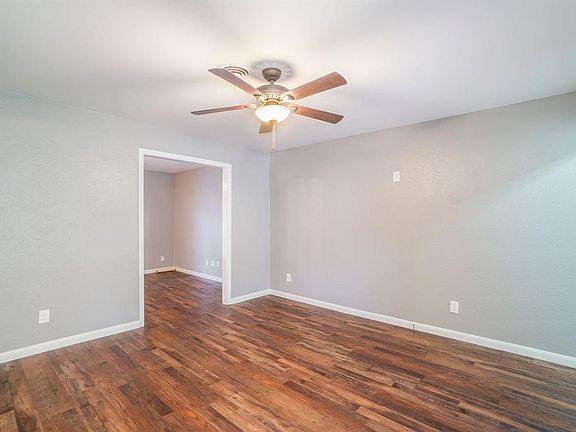 4th image of 2510 Robin Ln