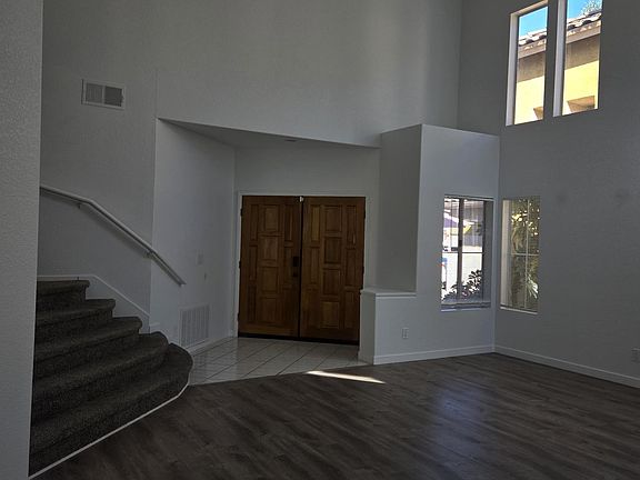 5th image of 2387 Fairway Oaks Dr