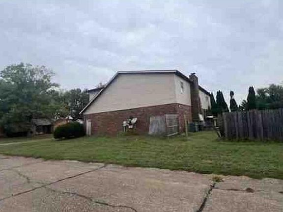 4th image of 648 Woodbriar Ct