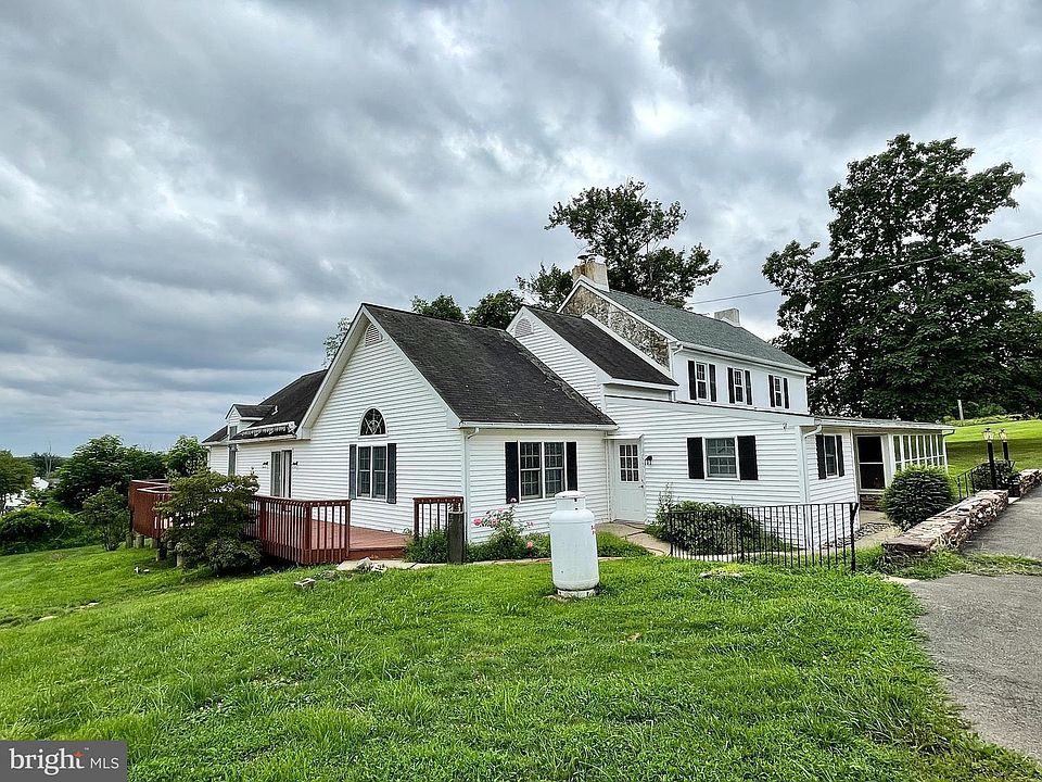 Large Yard accompanies rental