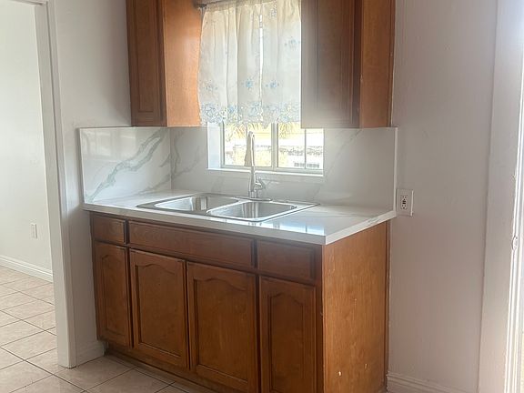 Kitchen sink area