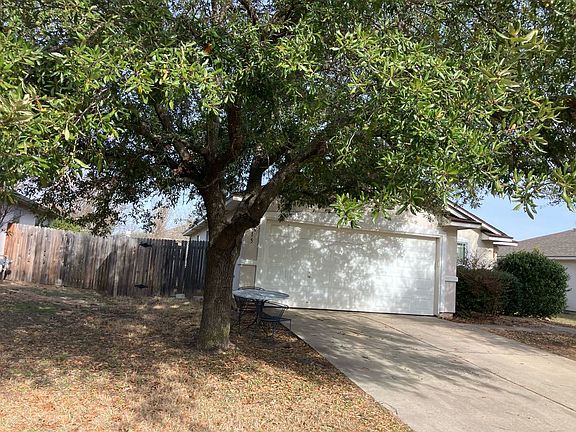 3rd image of 315 Golden Gate Dr