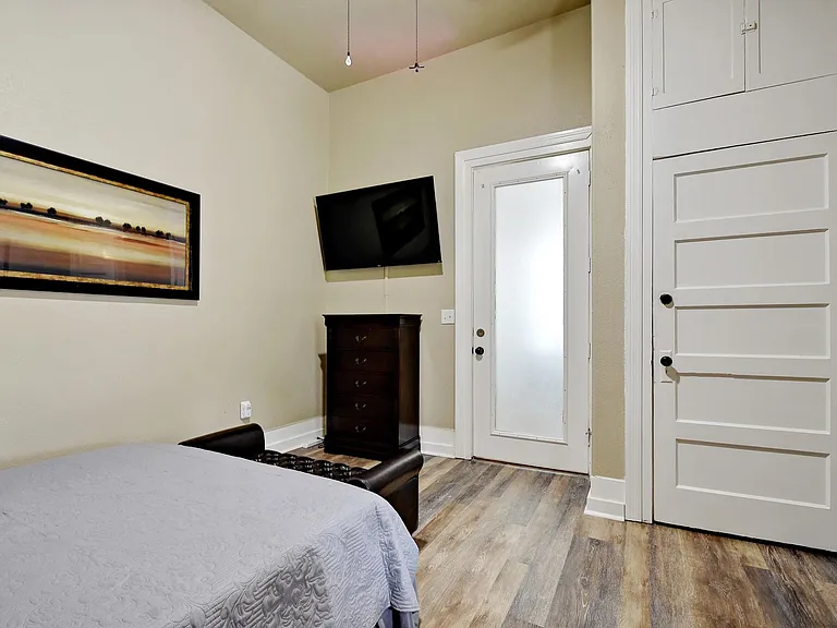 1246 Waverly Ave #101 — Photo 21