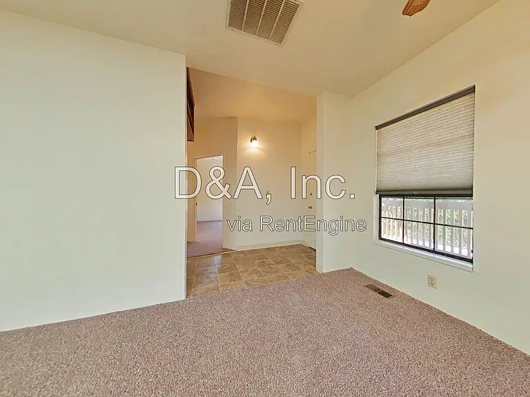 715 SW 11th St — Photo 2