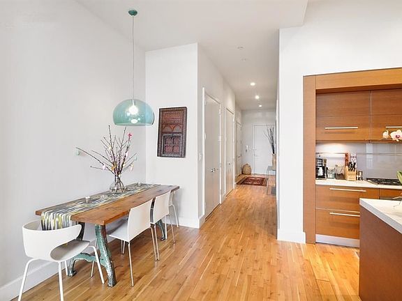 4th image of 360 Furman St APT 811