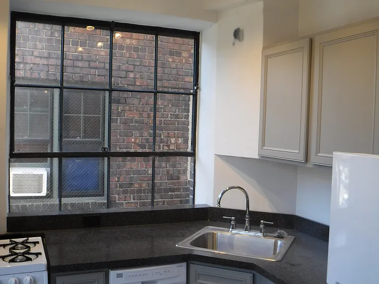 722 18th St #16 — Photo 2
