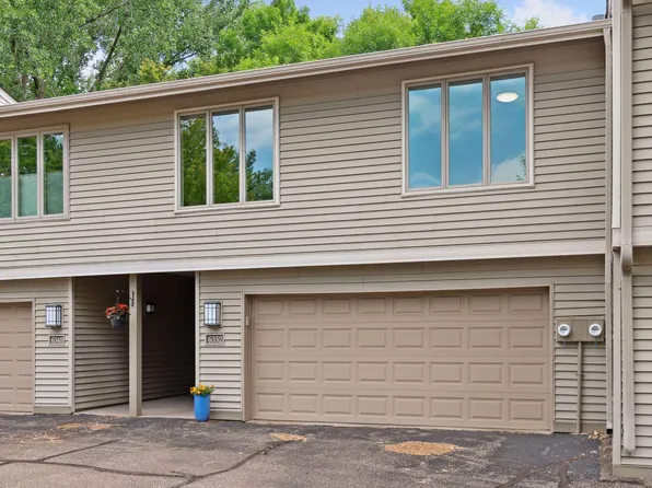 6352 Red Fox Ln, Edina, MN 55436