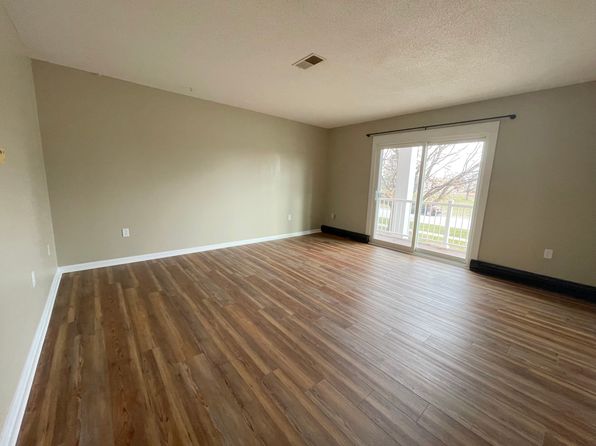1605 Sunset St #1, Grinnell, IA 50112