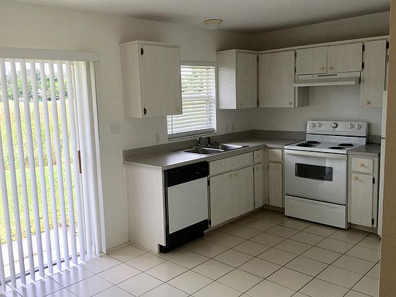 4th image of 434 Village Ct