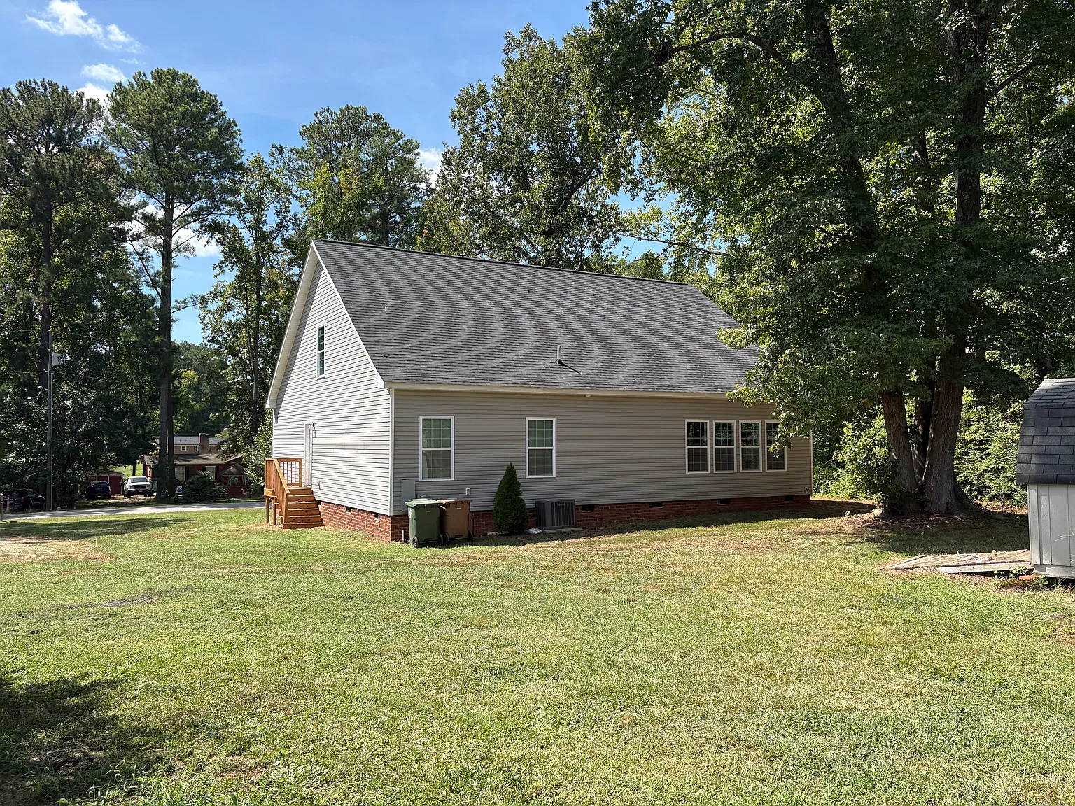 3 bed, 2000 sqft, $2,400 — Photo 3
