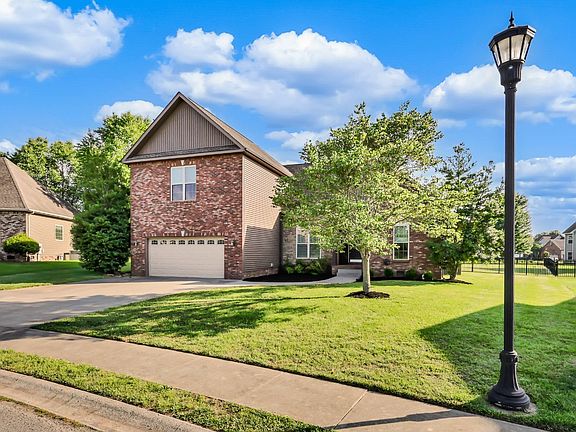 3rd image of 126 Parkland Cir