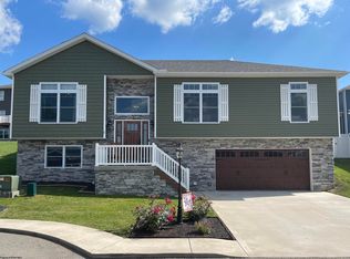 302 Gracie Ln, Morgantown, WV 26508