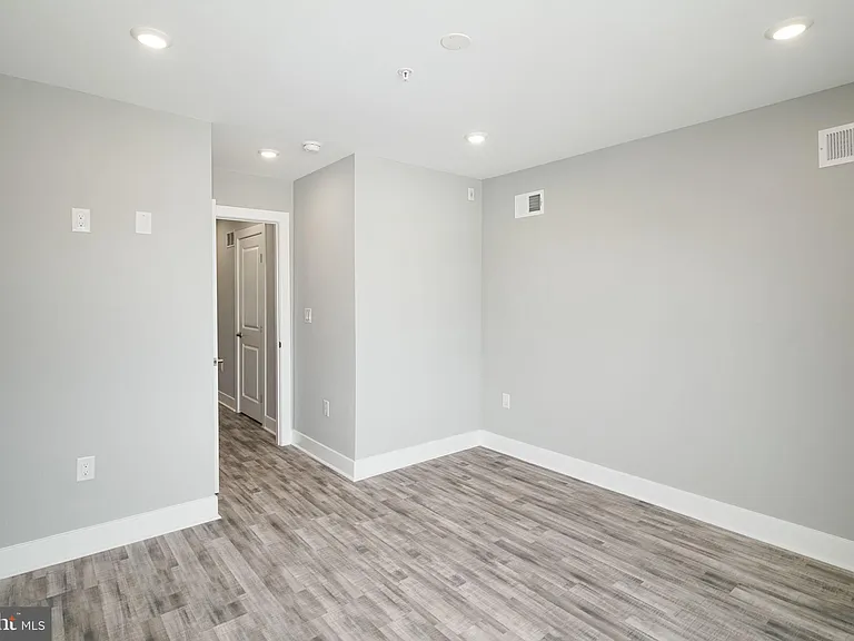 1443 N 8th St #5 — Photo 11