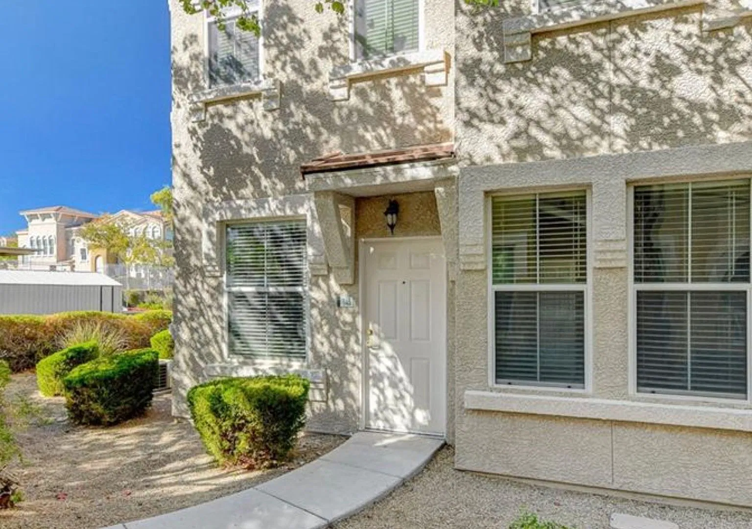 Move-In Ready 3-Bedroom Condo in Chateau Nouveau — Photo 1