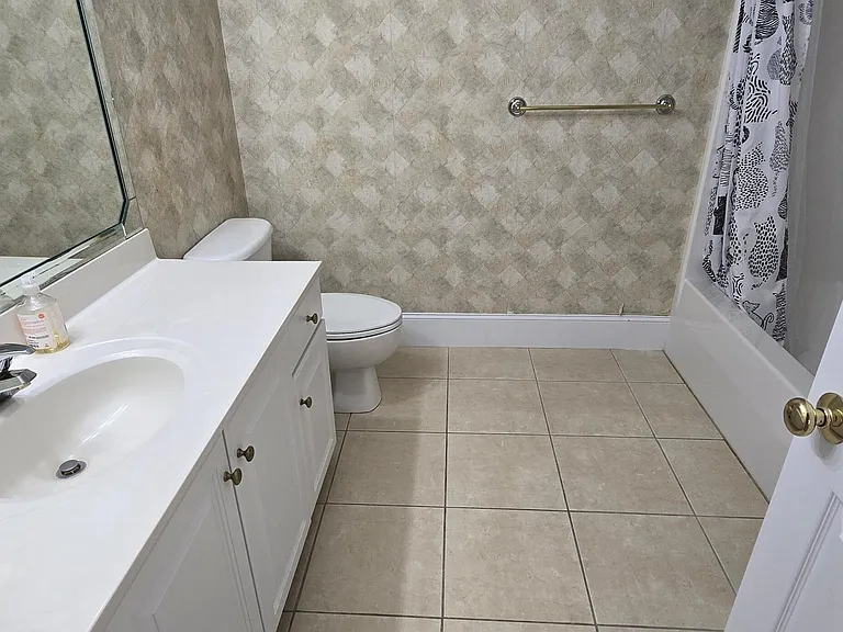 4208 Leicester Ct — Photo 34