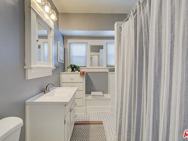 3871 S Hobart Blvd — Photo 19