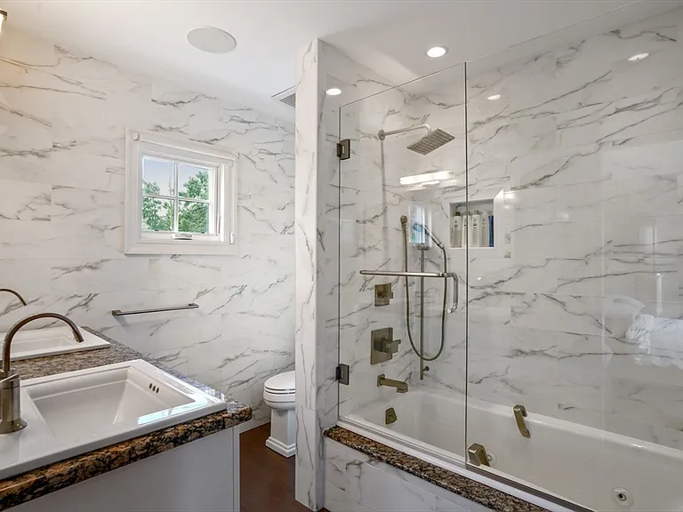 619 Franklin St #2 — Photo 20