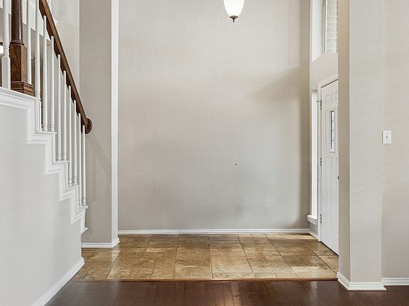 5th image of 1105 Easton Ln