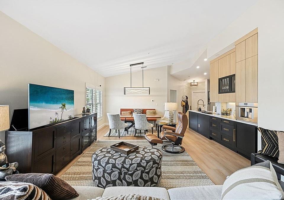 1st image of 547 11th AVE S #204