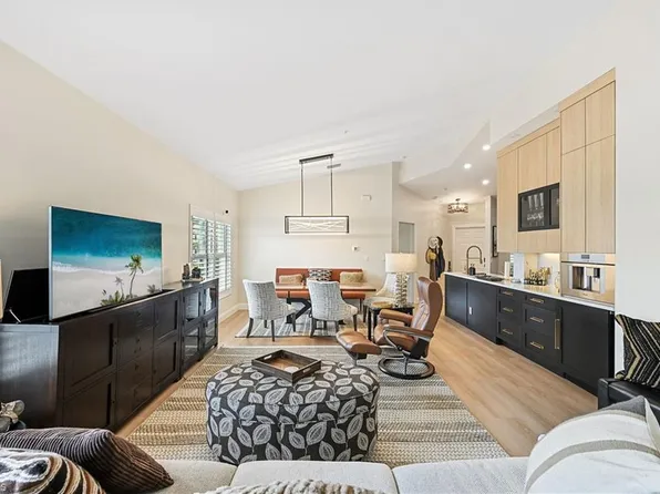 547 11th AVE S #204, NAPLES, FL 34102