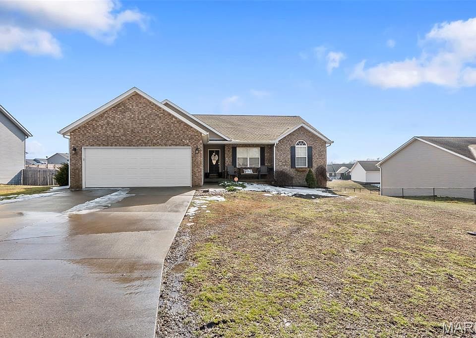 1st image of 155 Glen Oak Dr