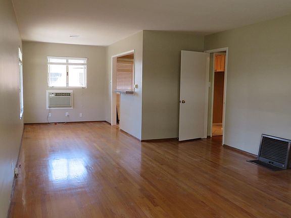 5th image of 1168 N Altadena Dr