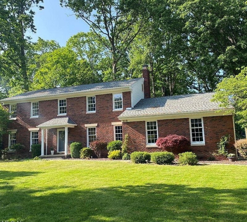 1st image of 325 Verdant Ln