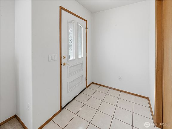 4th image of 12728 Pioneer Way E