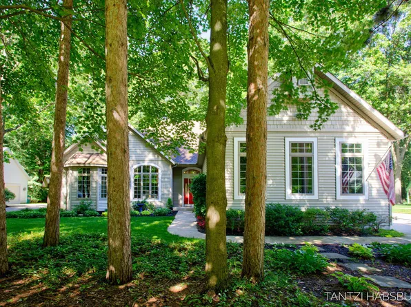 466 Trail Head Dr, Holland, MI 49424