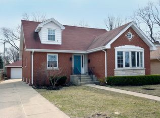 409 S Pine St, Mount Prospect, IL 60056